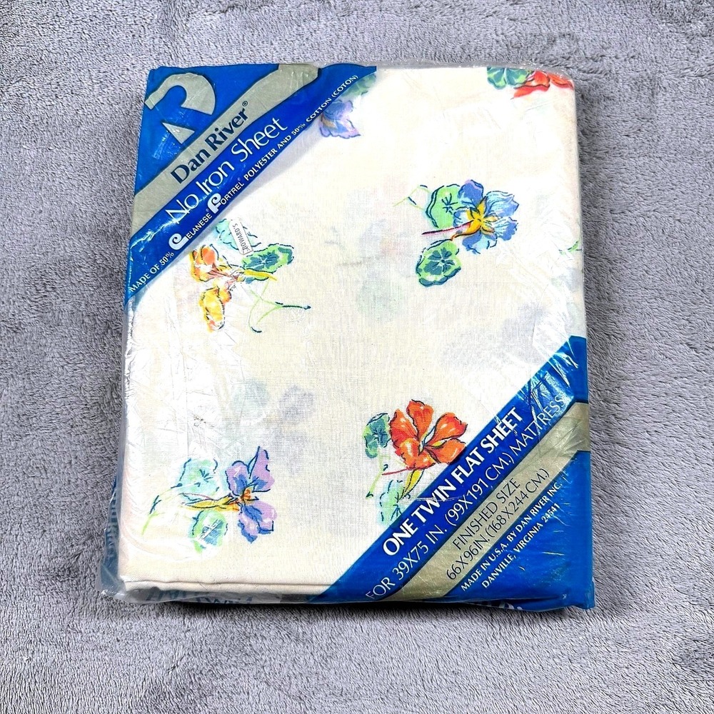 Vintage Twin Bed Sheet Floral Print No-Iron Cotton Blend Cottagecore Dan River